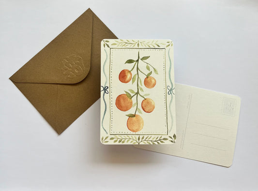 Carte postale illustrée avec oranges et feuilles, enveloppe kraft, design botanique et cadre décoratif