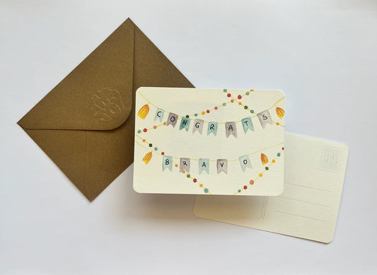 Carte de félicitations avec guirlandes 'CONGRATS BRAVO' et enveloppe kraft